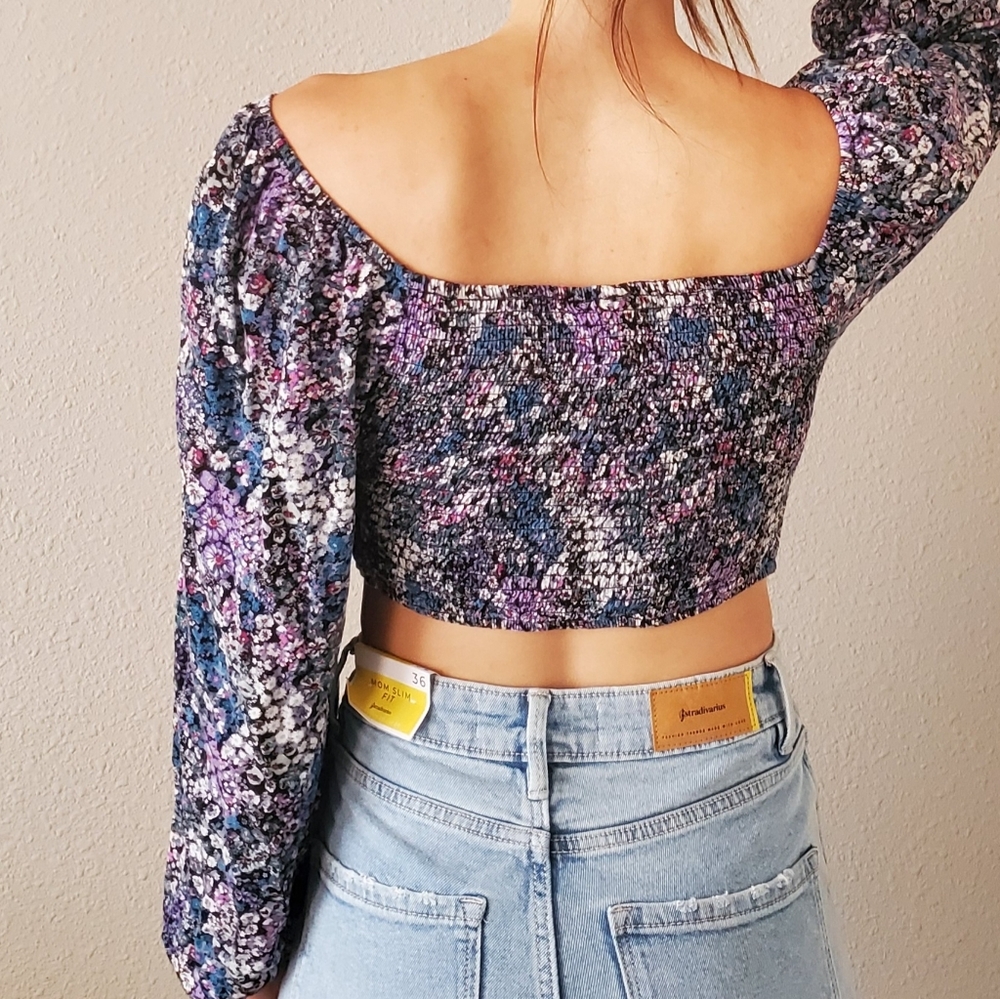 Long sleeve crop scrunch top